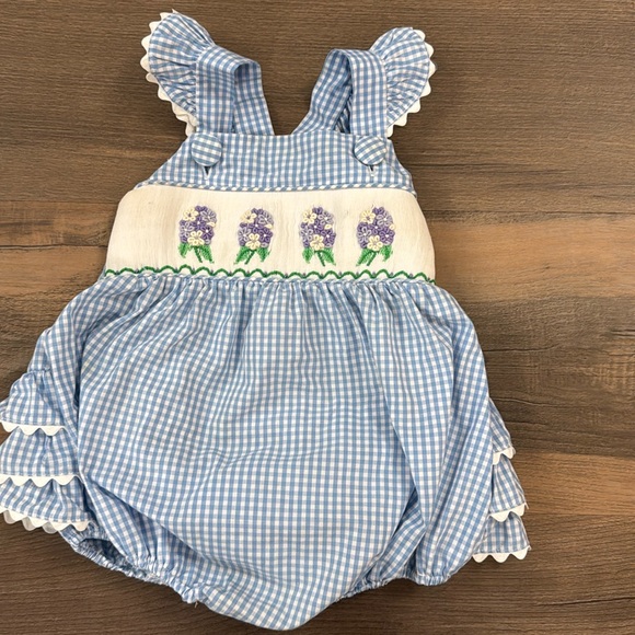 Stitchy Fish Hydrangea Bubble with Ruffle Bottom - Picture 1 of 4